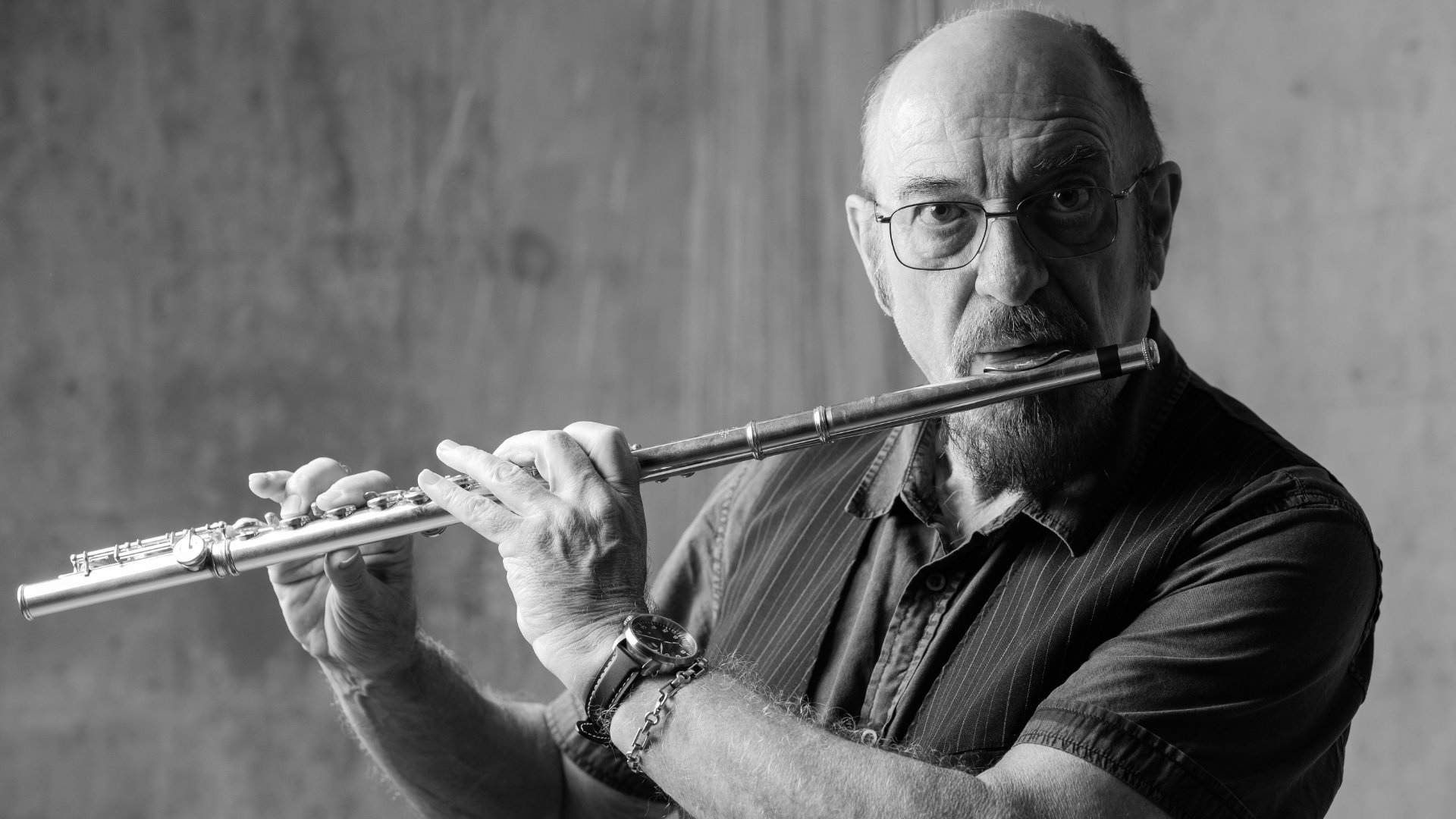 Ian anderson. Андерсон йен. Ян Андерсон флейта. Ян Андерсон флейта фото. Иэн Андерсон с флейтой.