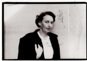 לאה-גולדברג-18