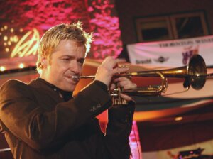 1200px-Chris_Botti_at_Thorton_Winery_2006_retouched