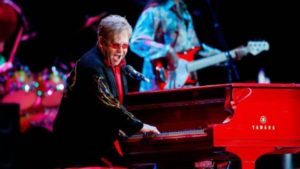 Elton-John הפסנתר האדום