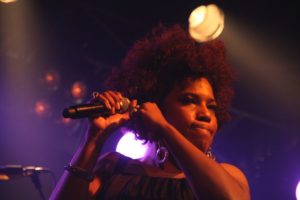 macy-gray208-b.jpg