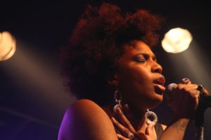 macy-gray209-b.jpg