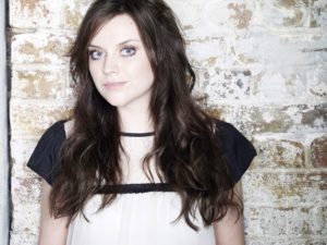 amy-macdonald03-b.jpg