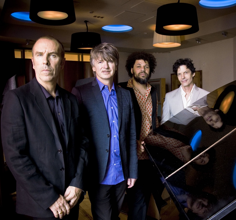 Crowded house crowded house 1986. Crowded house перевод. Crowded house перевод. Сборник the best of house 2001. Crowded house - don't dream.