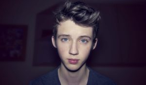 troye-sivan-b.jpg