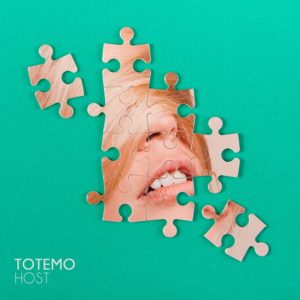 totemo-host-b.jpg