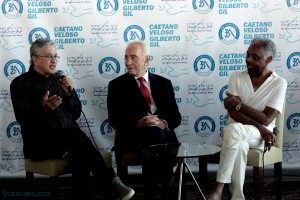 ג'ילברטו ג'יל וקייטנו ולוסו עם שמעון פרס במרכז פרס לשלום