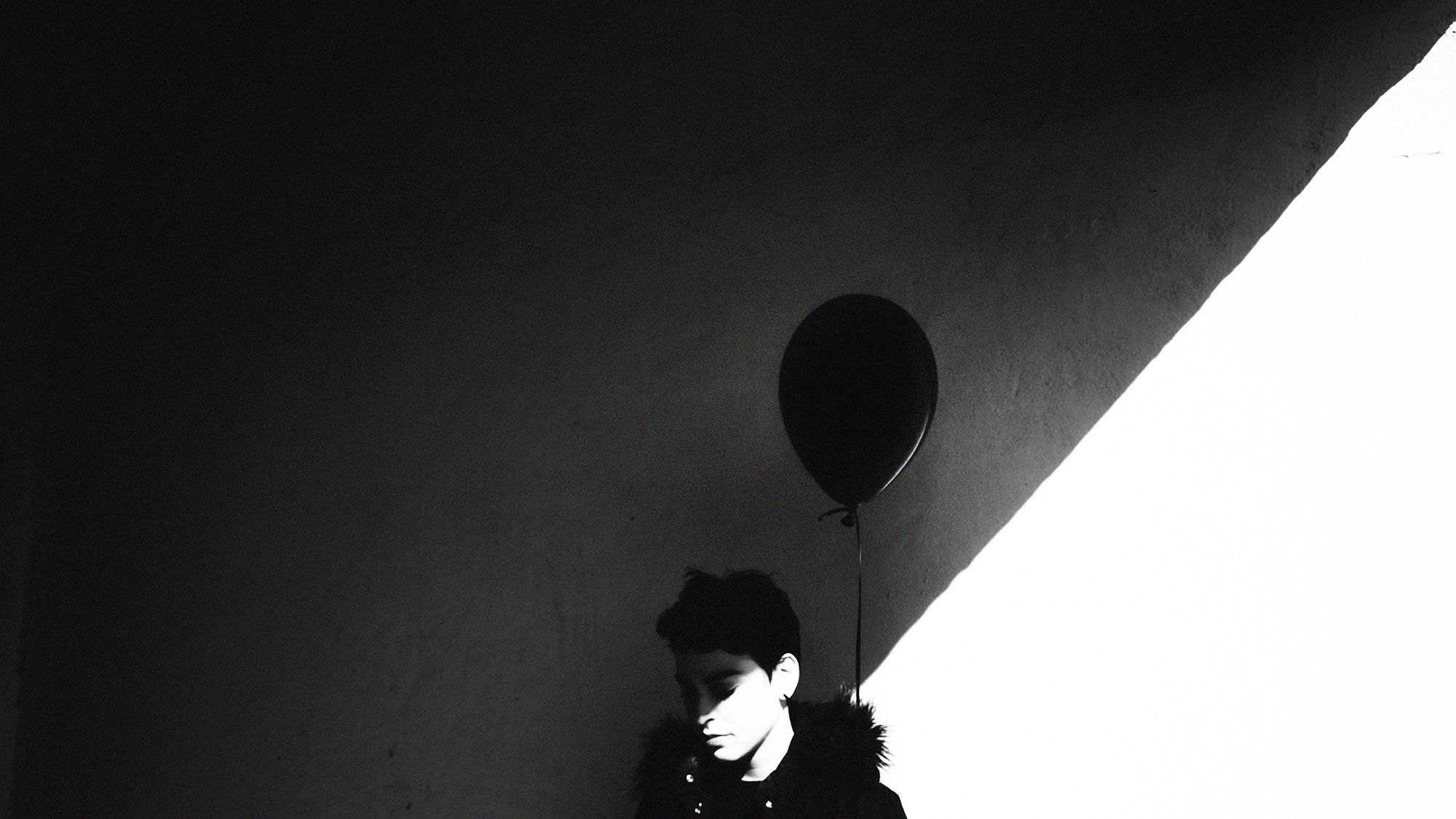טל פוגל, ציפור שחורה, צילום- אמיר גרומן
