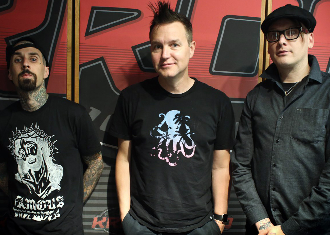 Blink 182 time. Blink-182. Американская панк рок группа Blink 182. Sometimes Blink-182. Группа блик 182 собачками.