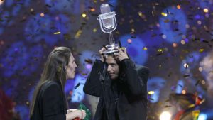 סלוואדור סובראל זוכה האירוויזיון בקייב עם האחות לואיזה