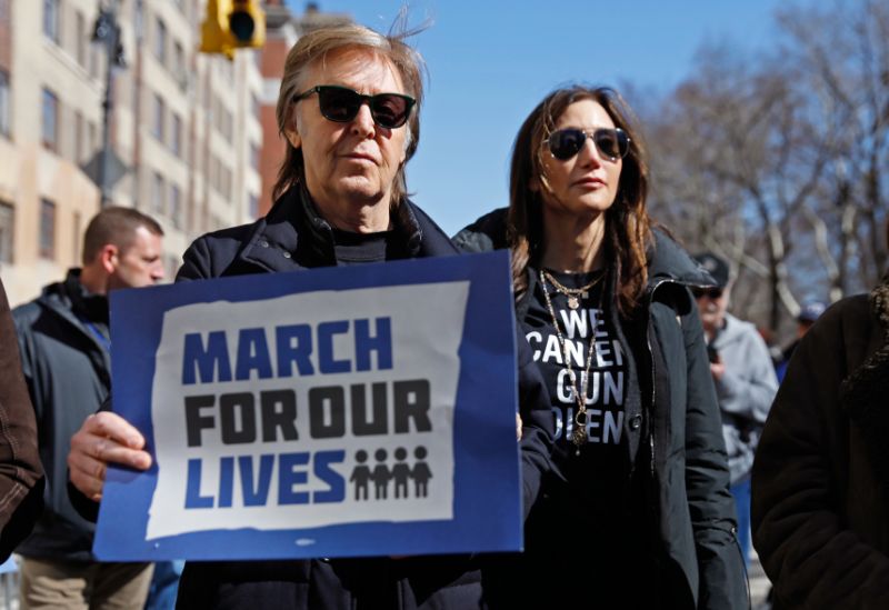 פול מקרטני בהפגנה בניו יורק נגד מכירת נשק