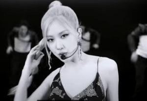 רוזה מ - BLACKPINK בהופעת סולו ראשונה