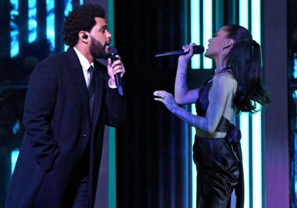 The Weeknd ו- Ariana Grande מבצעים את 'Save Your Tears'