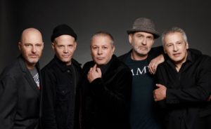 אבטיפוס אתה לא יכול לדרוש אהבה