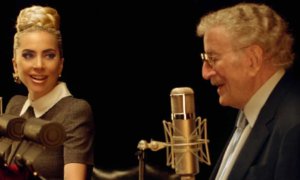 אהבה למכירה של טוני בנט וליידי גאגא טיפס לראש מצעד הג'אז בבילבורד ולעשיריה האשונה במצעד הכללי