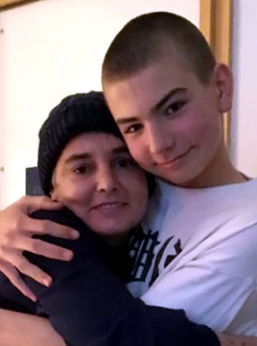 שינייד אוקונור מספידה את בנה בן ה-17 לאחר מותו