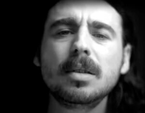 לורן פלד מגיע לנו חופש