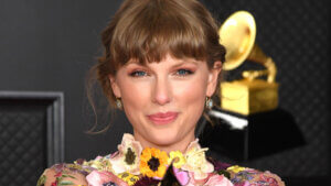 LOS ANGELES, CALIFORNIA - MARCH 14: Taylor Swift, winner of the Album of the Year award for ‘Folklore,’ poses in the media room during the 63rd Annual GRAMMY Awards at Los Angeles Convention Center on March 14, 2021 in Los Angeles, California. (Photo by Kevin Mazur/Getty Images for The Recording Academy )