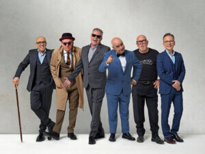 מדנס Theatre of the Absurd presents C'est La Vie