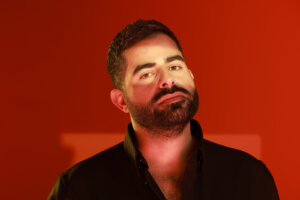 משה כורסיה צורחת ברכב