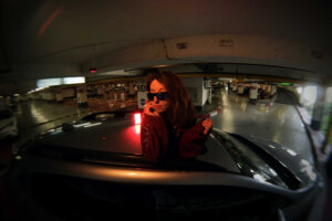 ילי בלנק Looking At Me