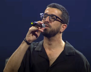 חנן בן ארי עטלף עיוור