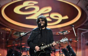 ELO-jeff-lynne-1392x884