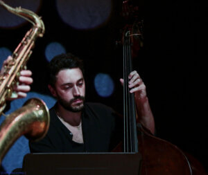 צור סמוכה. צילום: מרגלית חרסונסקי