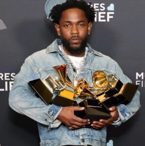 גראמי 2026 קנדריק לאמאר מוביל עם תשע מועמדויות