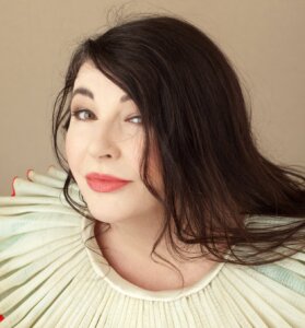 קייט בוש Running Up That Hill