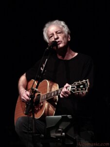 שלום חנוך נגד הרוח צילום-מרגלית-חרסונסקי