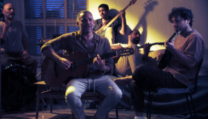 מרסדס בנד טינדר גירל