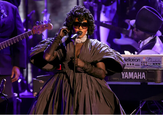 לורן היל הובילה חגיגת סול בגראמי 2026 לזכרם של רוברטה פלאק וד'אנג'לו