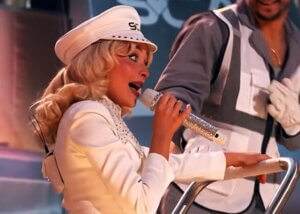 הביצוע המושקע של סברינה קרפנטר לManchild בטקס הגראמי 2026