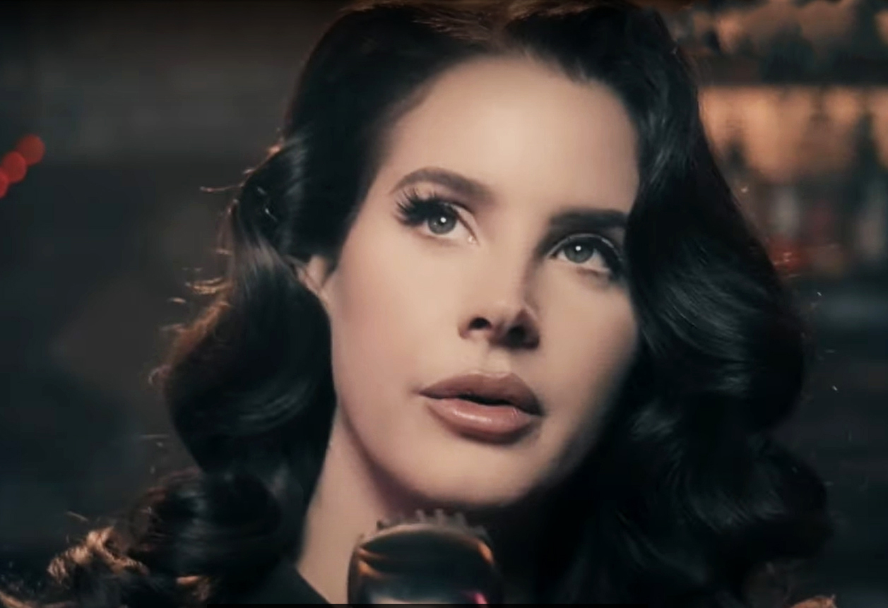 לאנה דל ריי הוציאה סינגל חדש White Feather Hawk Tail Deer Hunter