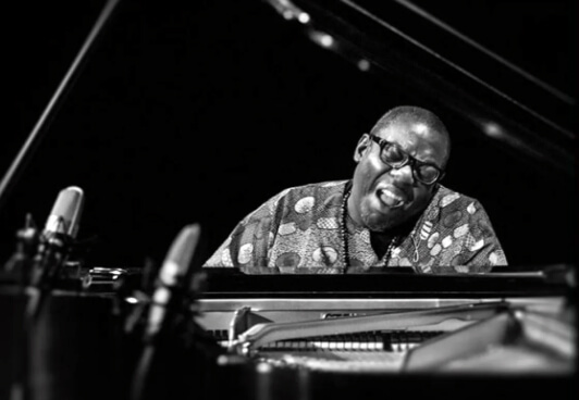 סיירוס צ'סטנאט Cyrus Chestnut