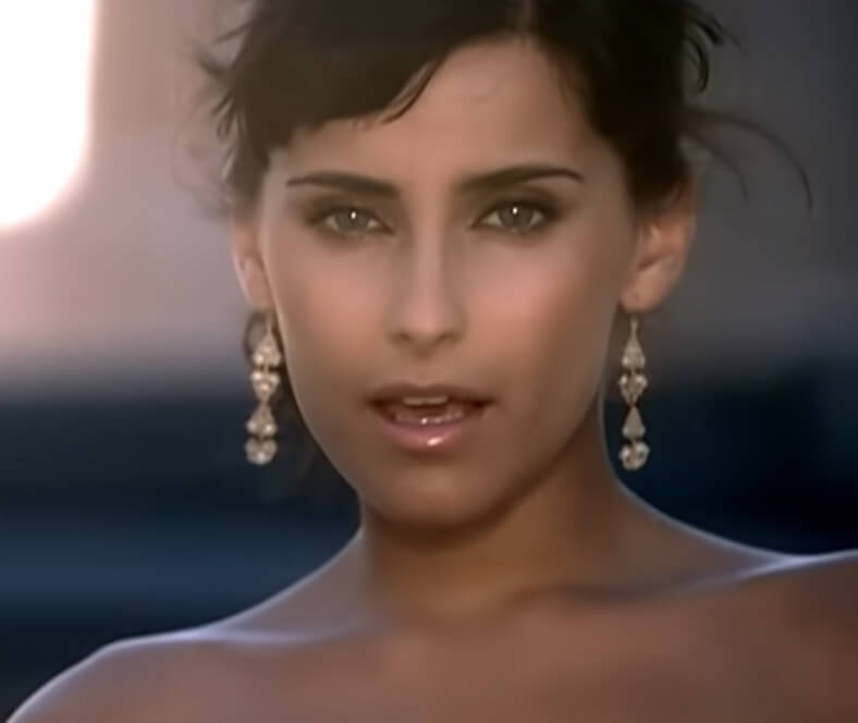 Nelly Furtado - Say It Right