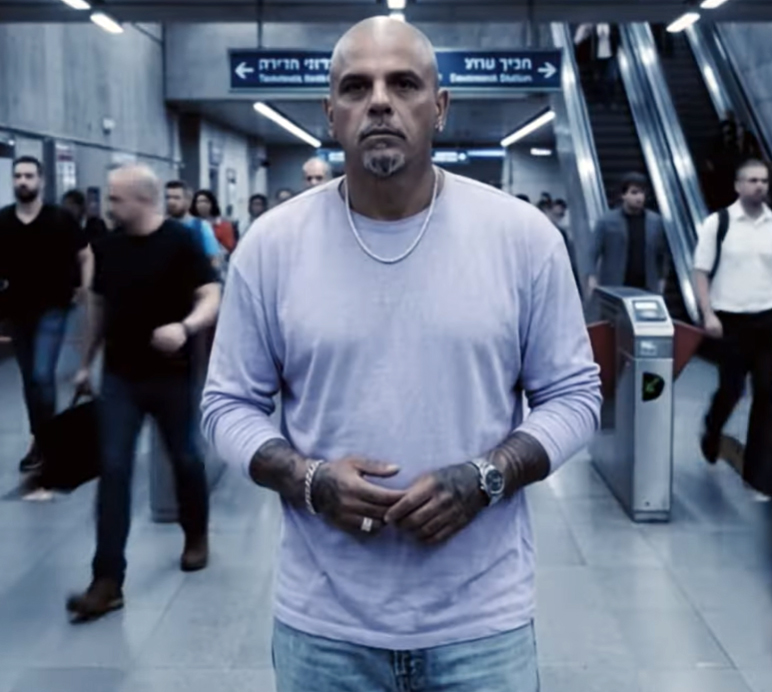 אייל גולן בית מזכוכית